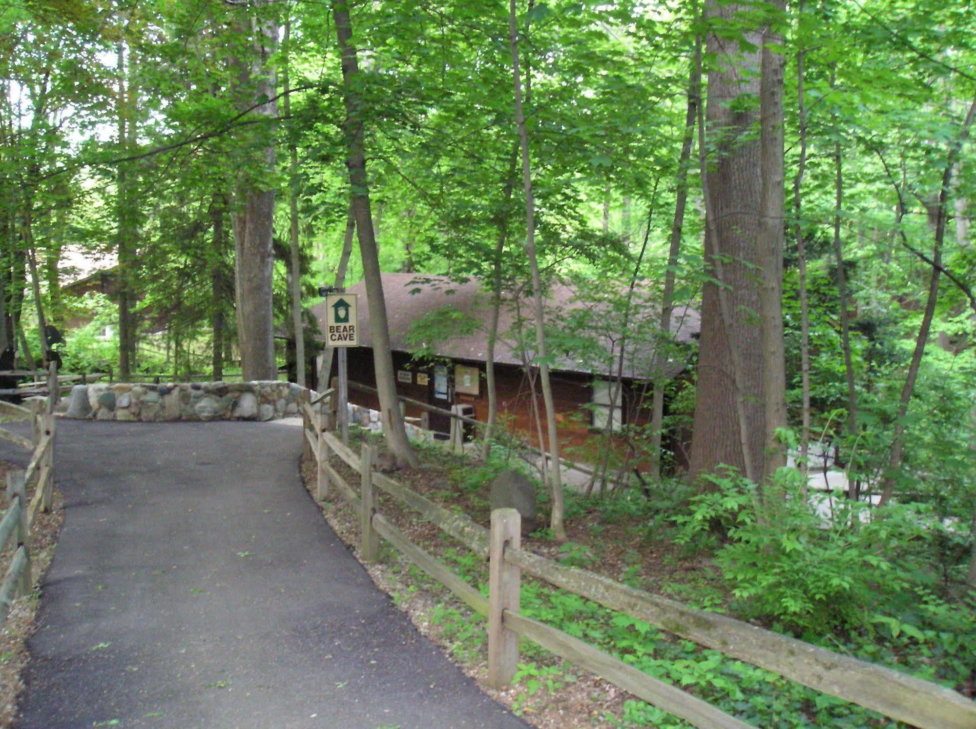 Bear Cave Rv Campground Buchanan Eksteriør bilde